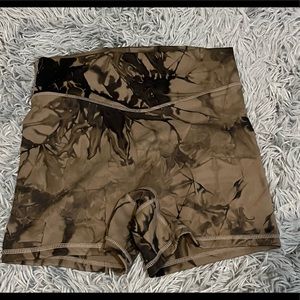 Balance lava rocks cloud shorts